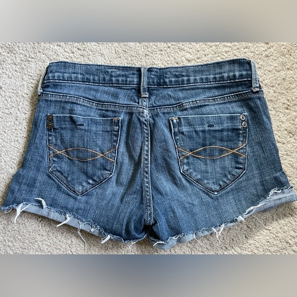 Gently Used!
Abercrombie & Fitch Women’s Denim Shorts, Size 2 - Picture 5 of 5